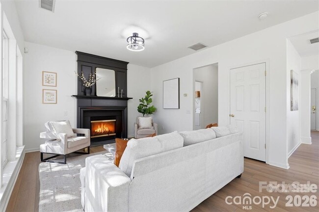 Building Photo - 2443 Normancrest Ct