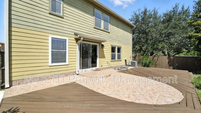 Building Photo - 209 Hinge Loop