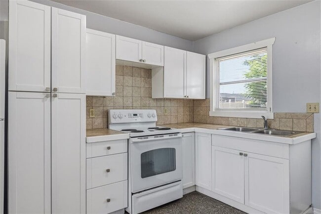 Building Photo - 6802 Larmon St