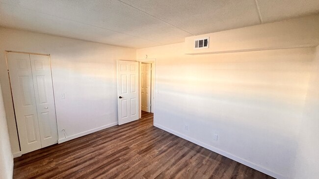 Building Photo - Fresh Paint, New Floors, 2/1 Available NOW
