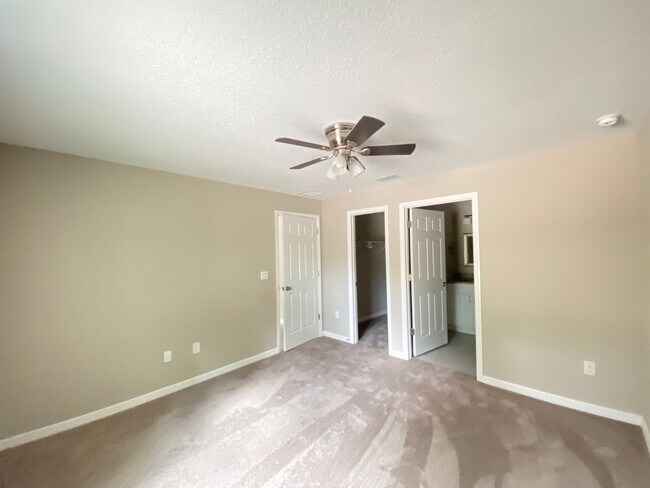 Building Photo - 4490 SW 150th Pl