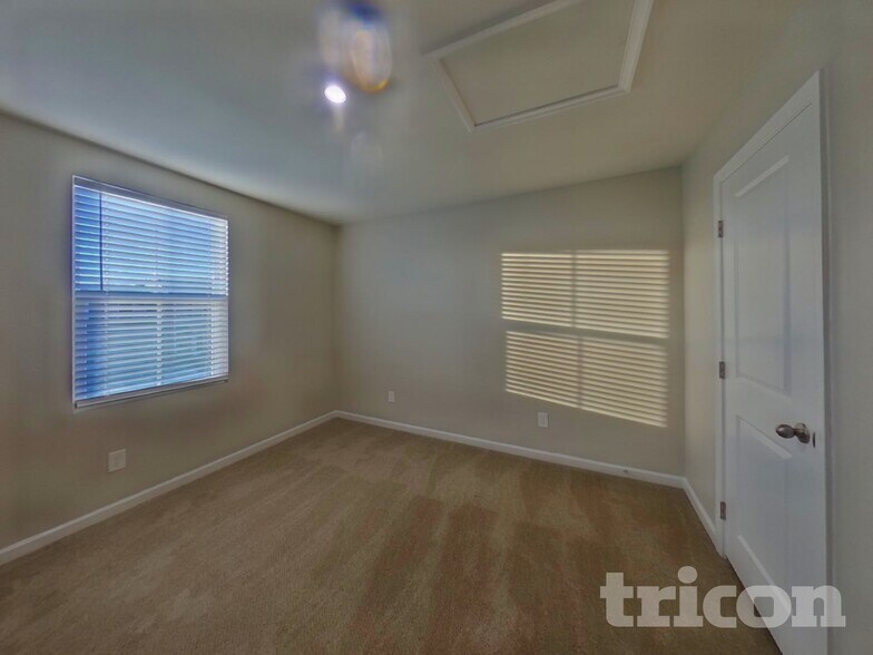 Building Photo - 467 Hobson Wy