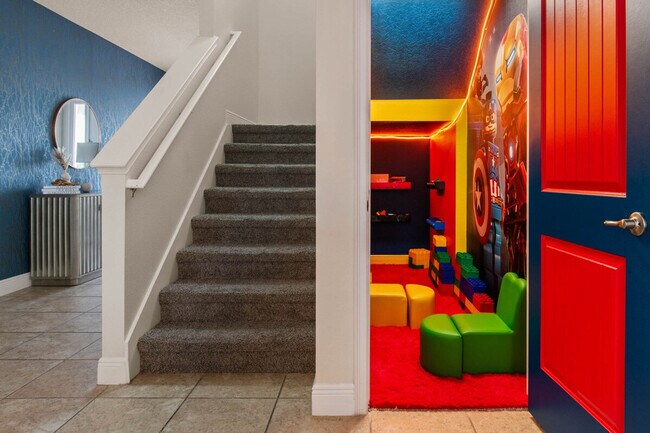 Building Photo - 421 Burma St