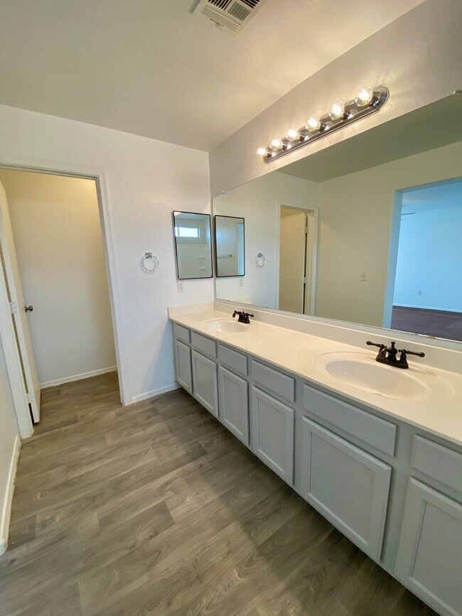 Building Photo - Beautiful Maricopa 3 Bedroom 2 Bath Home