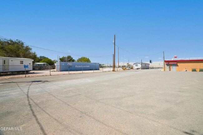 Building Photo - 12520 Montana Ave