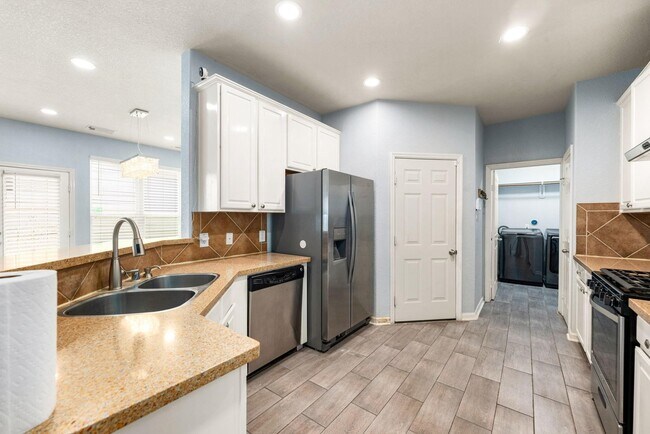 Building Photo - 7559 Autumn Sun Dr