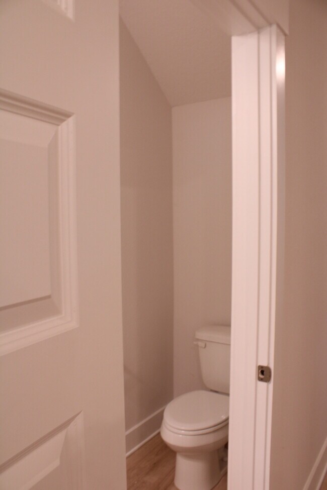 Building Photo - Beautiful New Townhome / Pet Friendly / Wi...