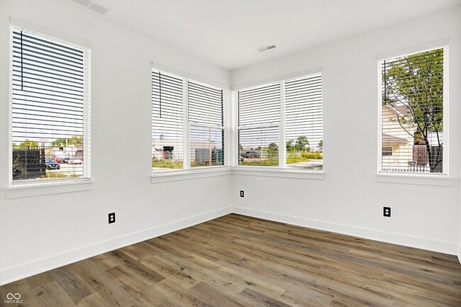 Building Photo - 1303 Deloss St