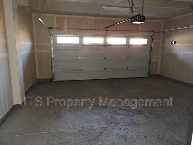 Building Photo - 3048 Ivy Creek Ln