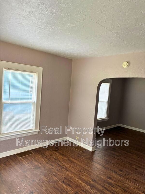 Building Photo - 2257 Berwyn Ave SW
