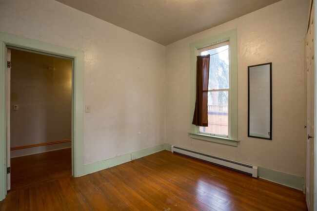 Building Photo - 103 N Sherwood St