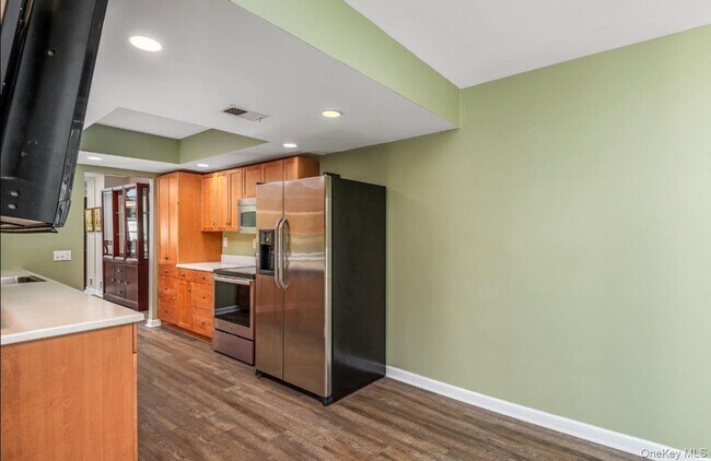 Building Photo - 138 The Knoll