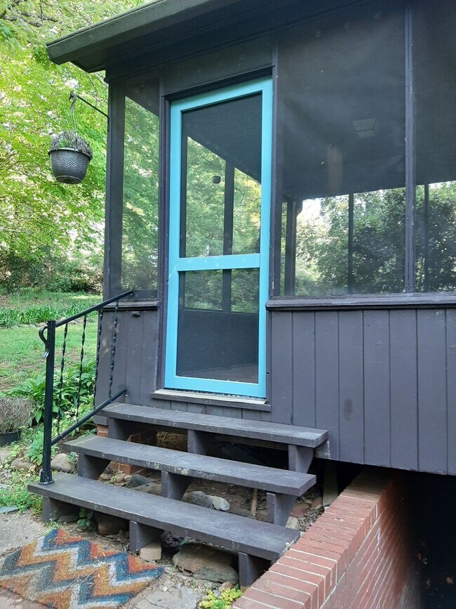 Building Photo - Ranch Home in Newton