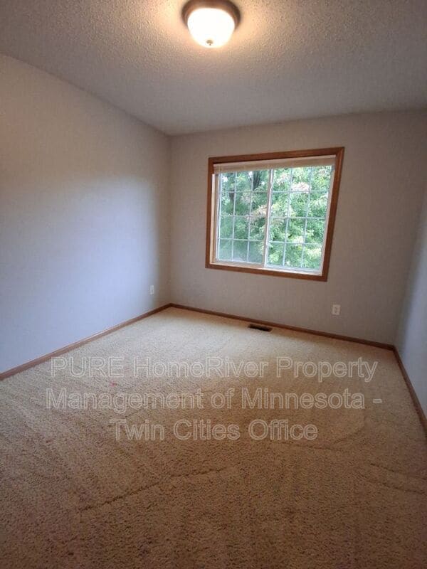 Building Photo - 393 Ojibway Path