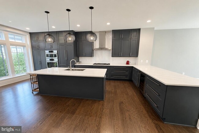 Building Photo - 3723 Chevy Chase Lake Dr
