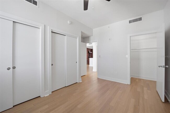 Building Photo - 1208 E Kennedy Blvd