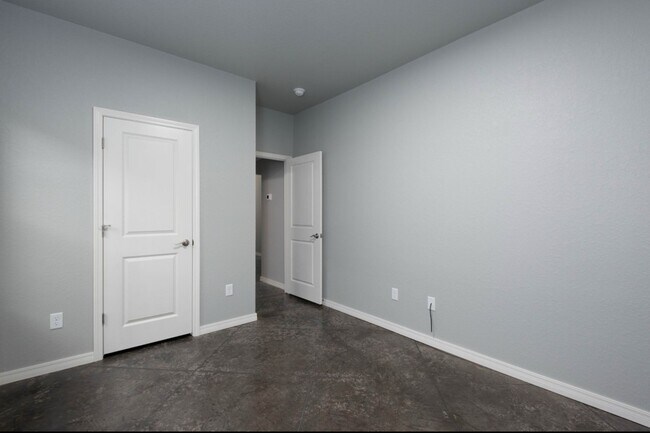 Building Photo - 6703 Star Ln