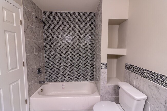Building Photo - ???Newly Updated, MODERN 2 Bedroom in booming Brewerytown