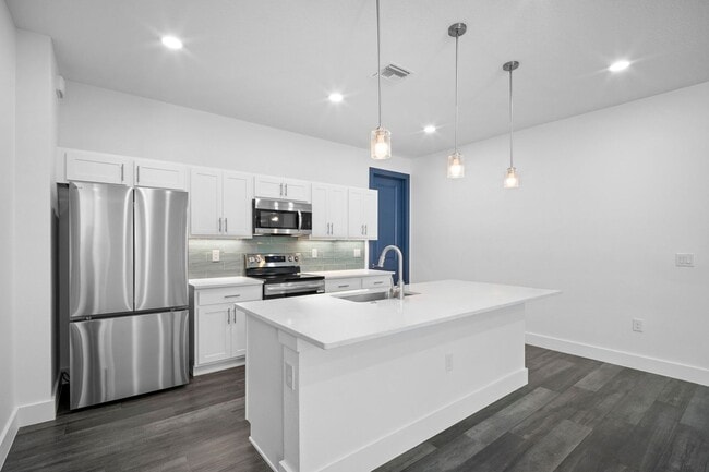 Building Photo - Luxury New construction 3 bedroom 2 baths located in North Port