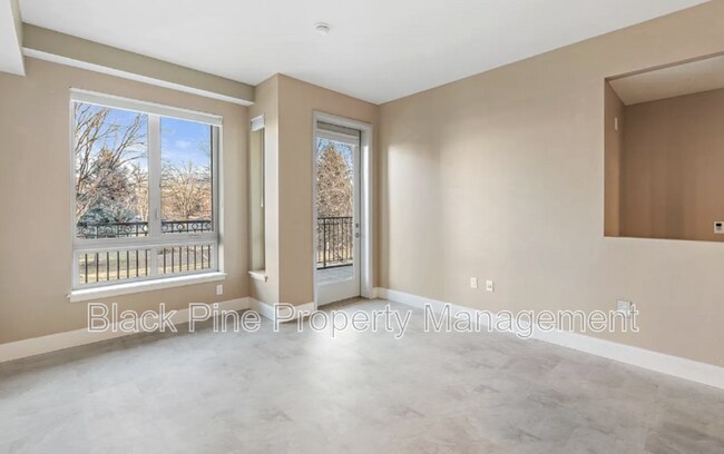 Building Photo - 323 W Jefferson St