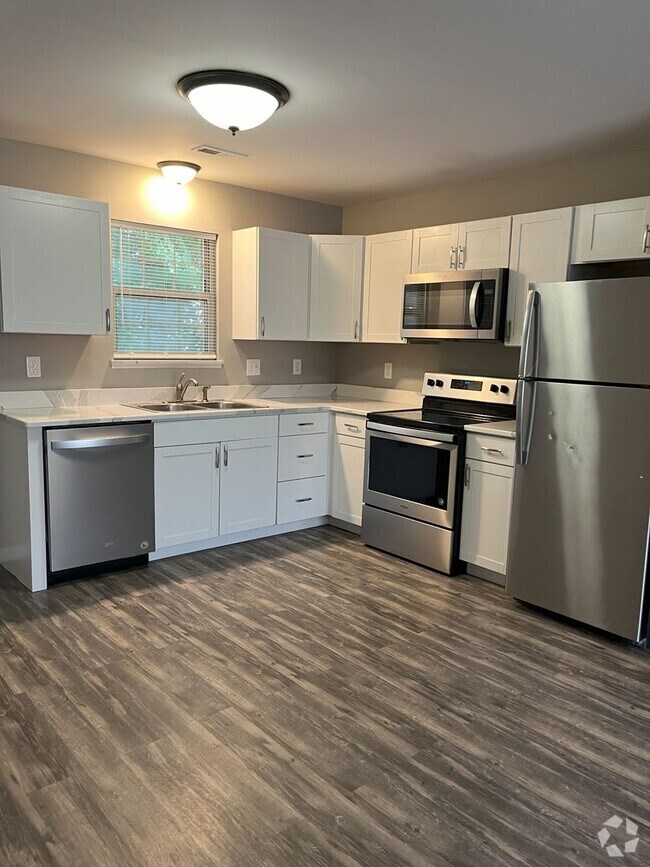 Building Photo - P4 - West Wood (Troy Duplex)
