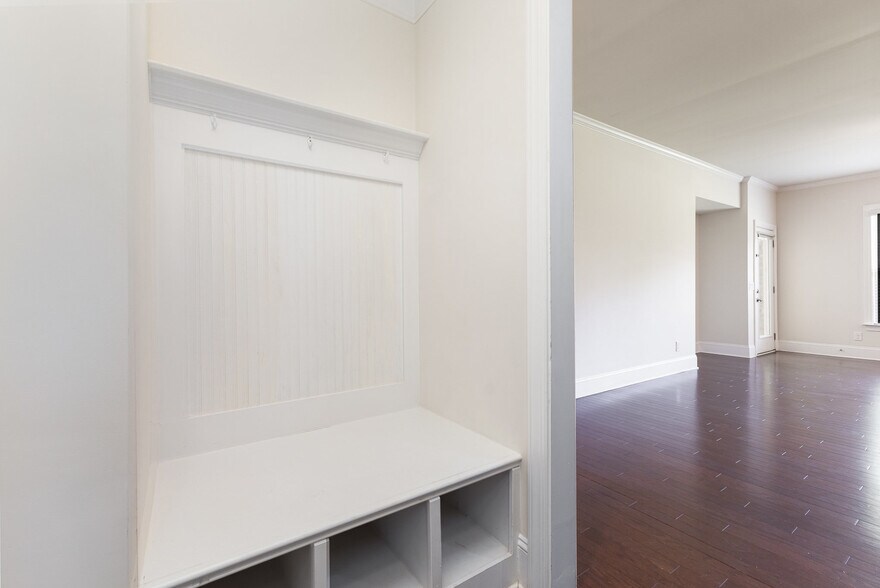 Building Photo - 9909 Woodland Watch Ct