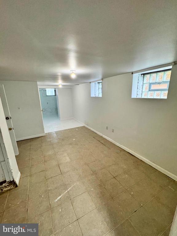 Building Photo - 548 Radnor Ave