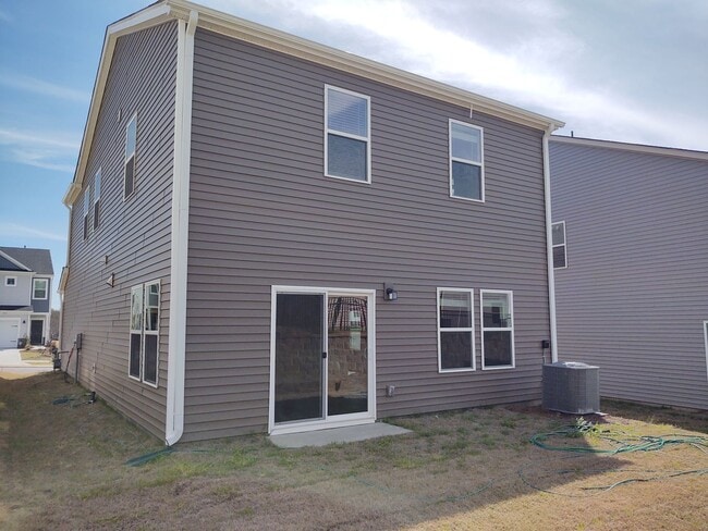 Building Photo - Beautiful, Pristine move in ready home loc...