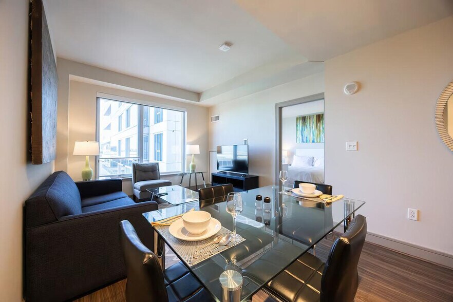 Building Photo - 100 Pier 4 Blvd.