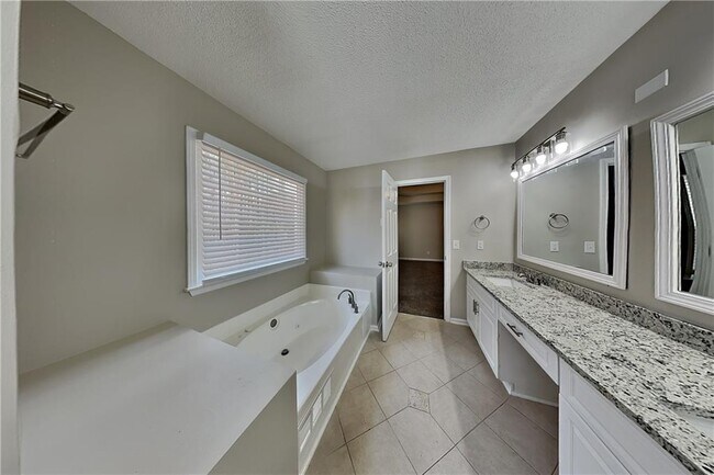 Building Photo - 411 Saddle Brooke Dr