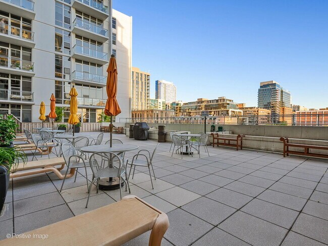 Building Photo - 901 W Madison St