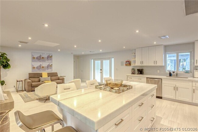 Building Photo - 1800 Admirals Way
