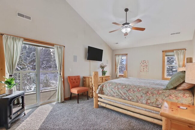 Building Photo - 130 Par Dr