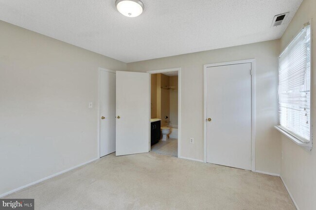 Building Photo - 2206 Aspen Dr