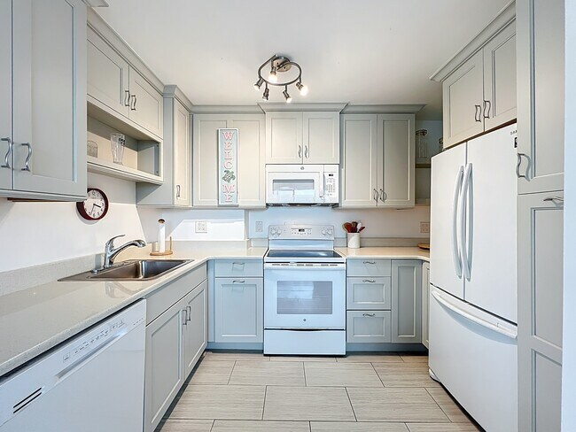 Building Photo - 2020 N Atlantic Ave