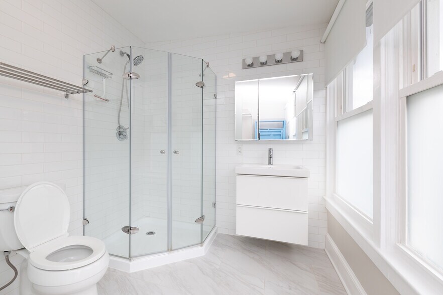 Building Photo - 1234 Owen Pl NE