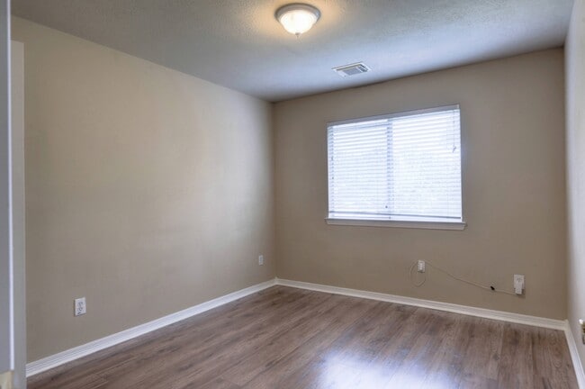 Building Photo - 21803 Manor Ct Dr