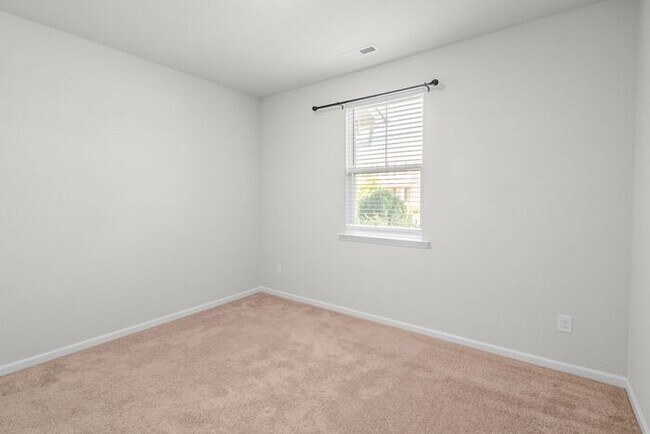 Building Photo - Luxury Living Begins at Home: Where Every Day Feels Like a Retreat; 5BR/3BA, Office