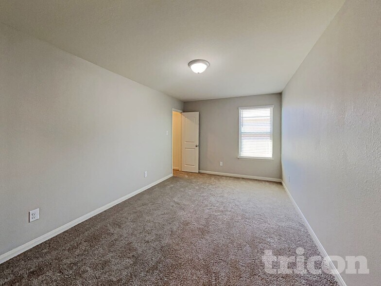 Building Photo - 524 Yearwood Ln