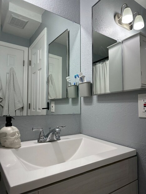 Building Photo - 1885 S Quebec Way