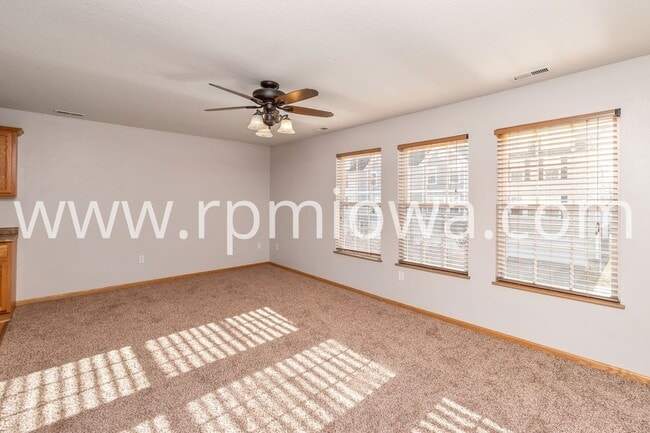 Building Photo - NEAR DMACC!! 2 Bedroom, 2 Bath Townhome in Ankeny