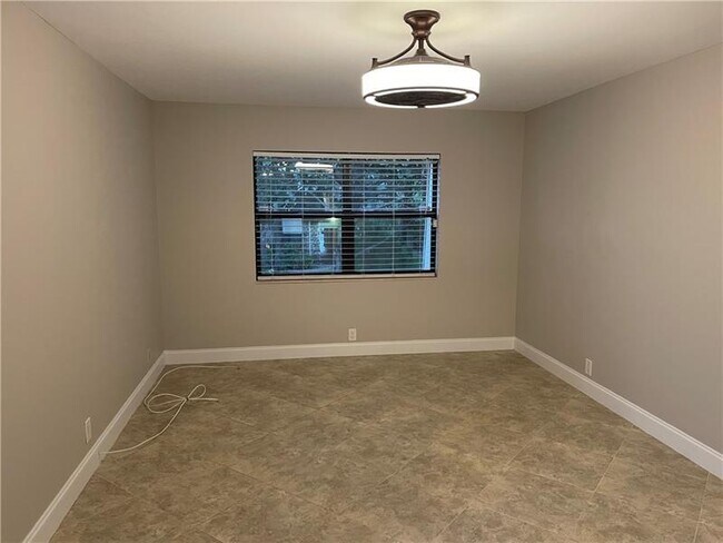 Building Photo - 3115 Oakland Shores Dr