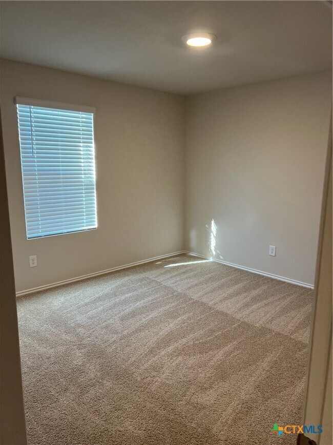 Building Photo - 937 Armadillo Dr