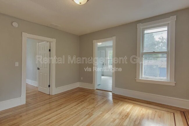 Building Photo - 1500 N Irving Ave