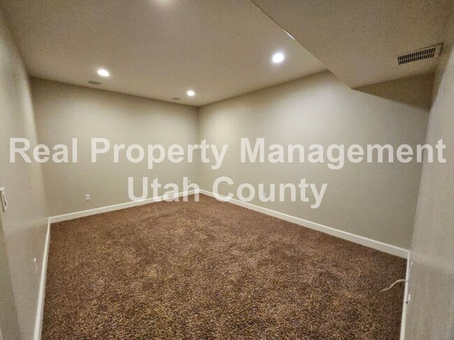 Building Photo - 950 N 940 W