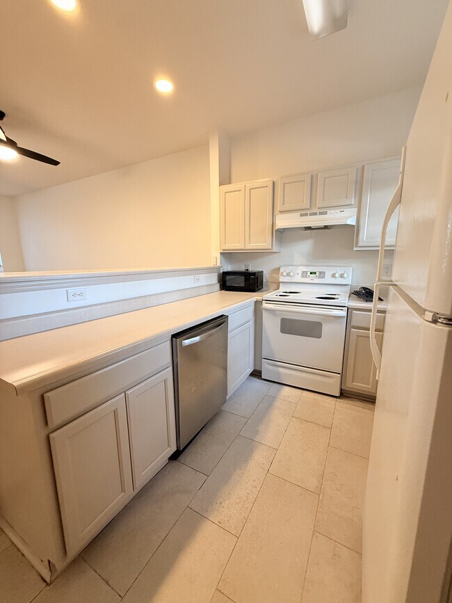 Building Photo - 817 15th St