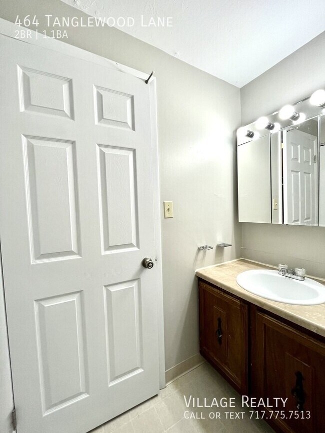 Building Photo - 464 Tanglewood Ln