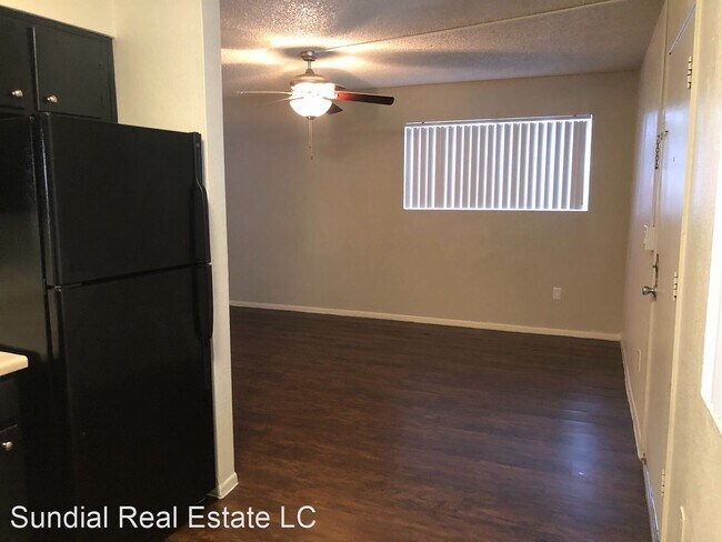 Building Photo - 1107 E University Dr