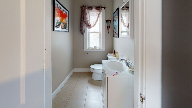 Building Photo - Beautiful 3 bed 1.5 bath in Brighton