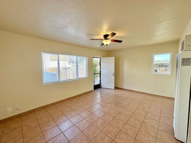 Building Photo - UPCOMING 2 BED 1 BATH COZY CASITA AVAILABLE 5/15/26!!